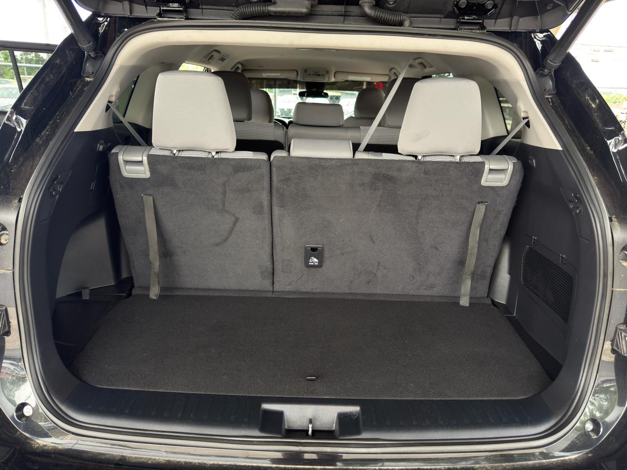 Toyota Highlander LE FWD (Natl) 2022
