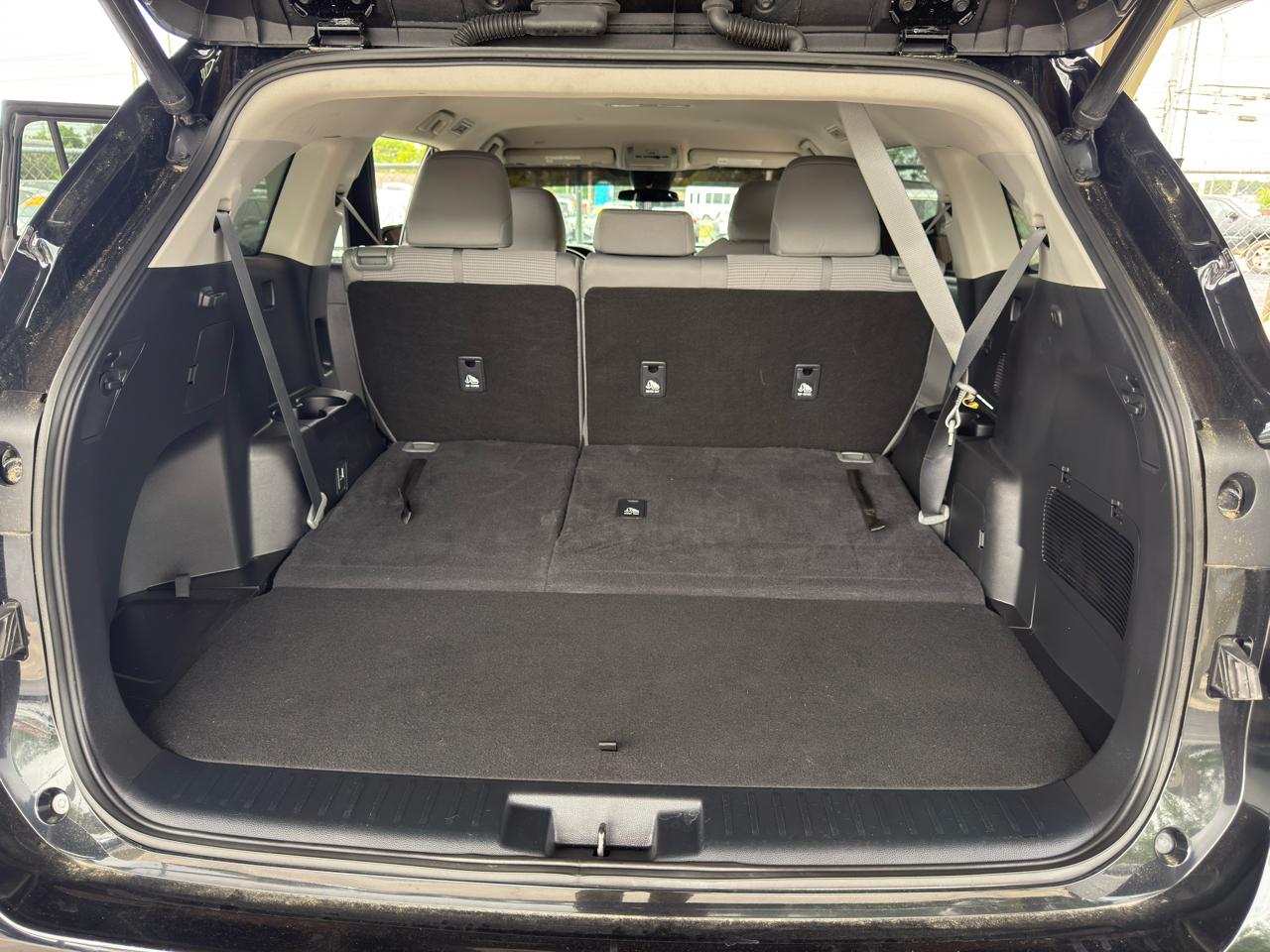 Toyota Highlander LE FWD (Natl) 2022