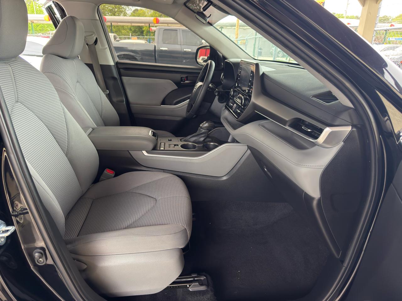 Toyota Highlander LE FWD (Natl) 2022