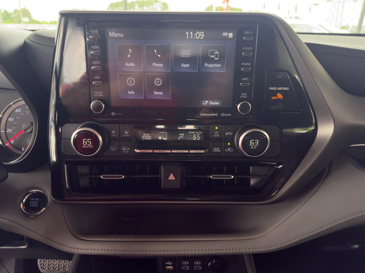 Toyota Highlander LE FWD (Natl) 2022