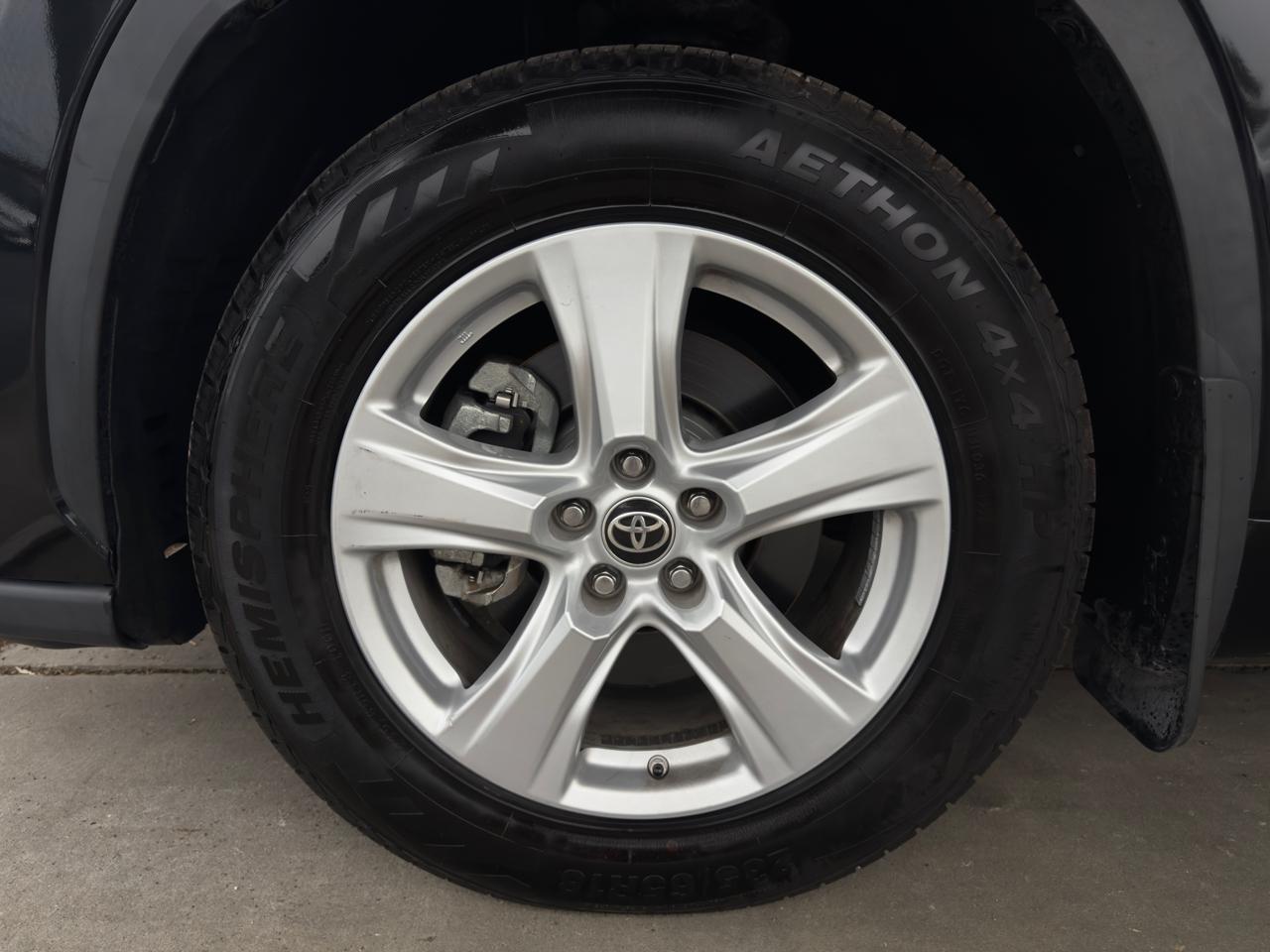 Toyota Highlander LE FWD (Natl) 2022