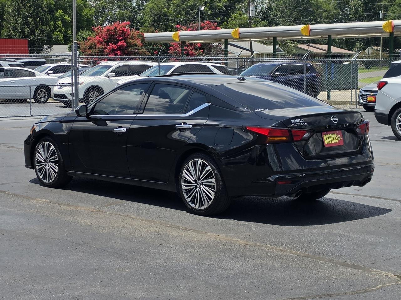 Nissan Altima 2.5 SL Sedan 2023