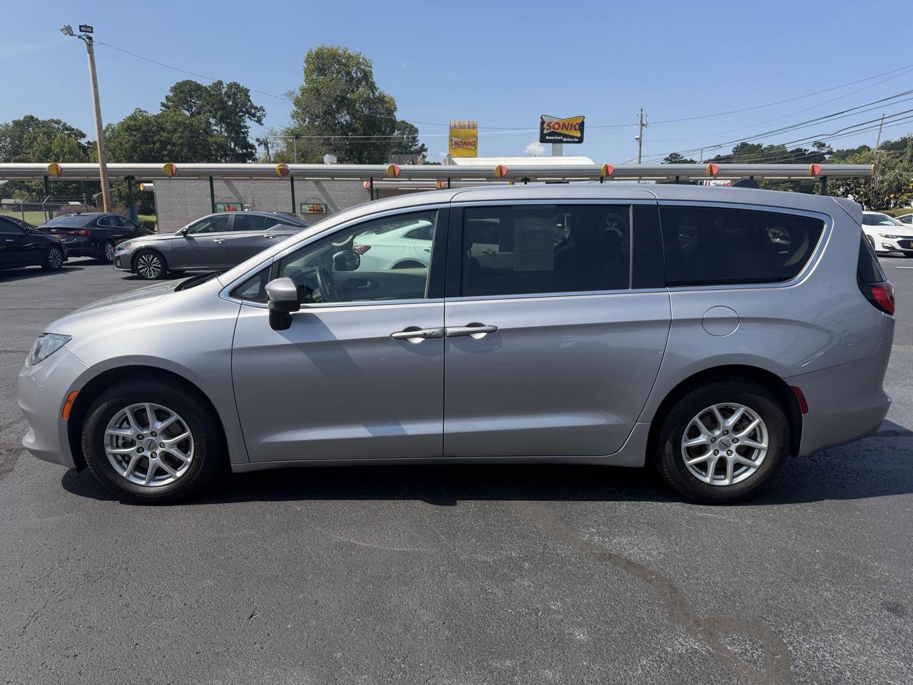 Chrysler Voyager LX FWD 2021