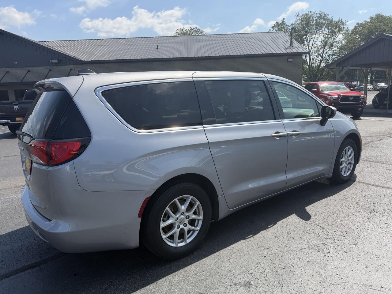 Chrysler Voyager LX FWD 2021