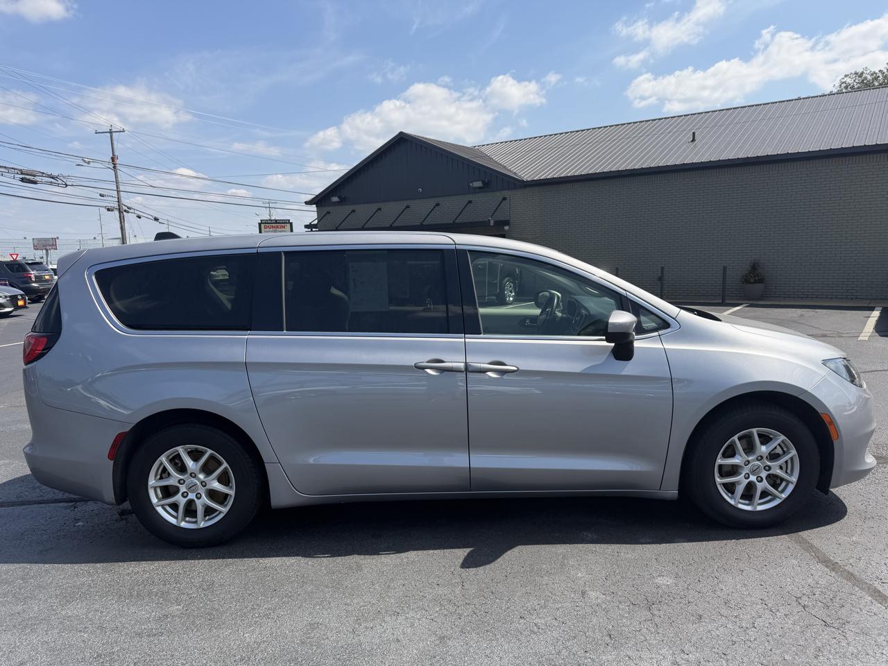 Chrysler Voyager LX FWD 2021