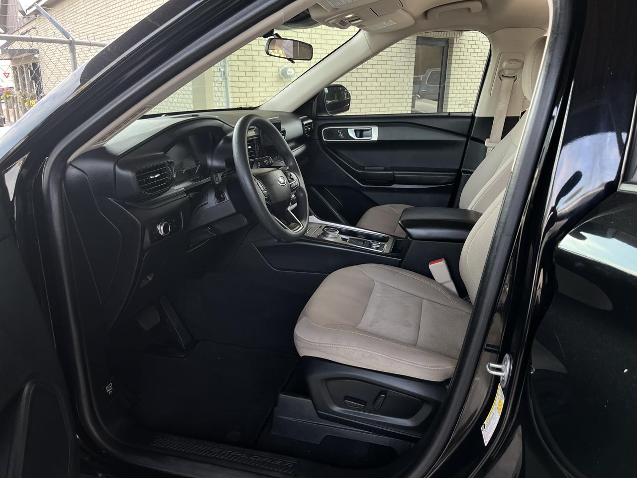 Ford Explorer Base 4WD 2023