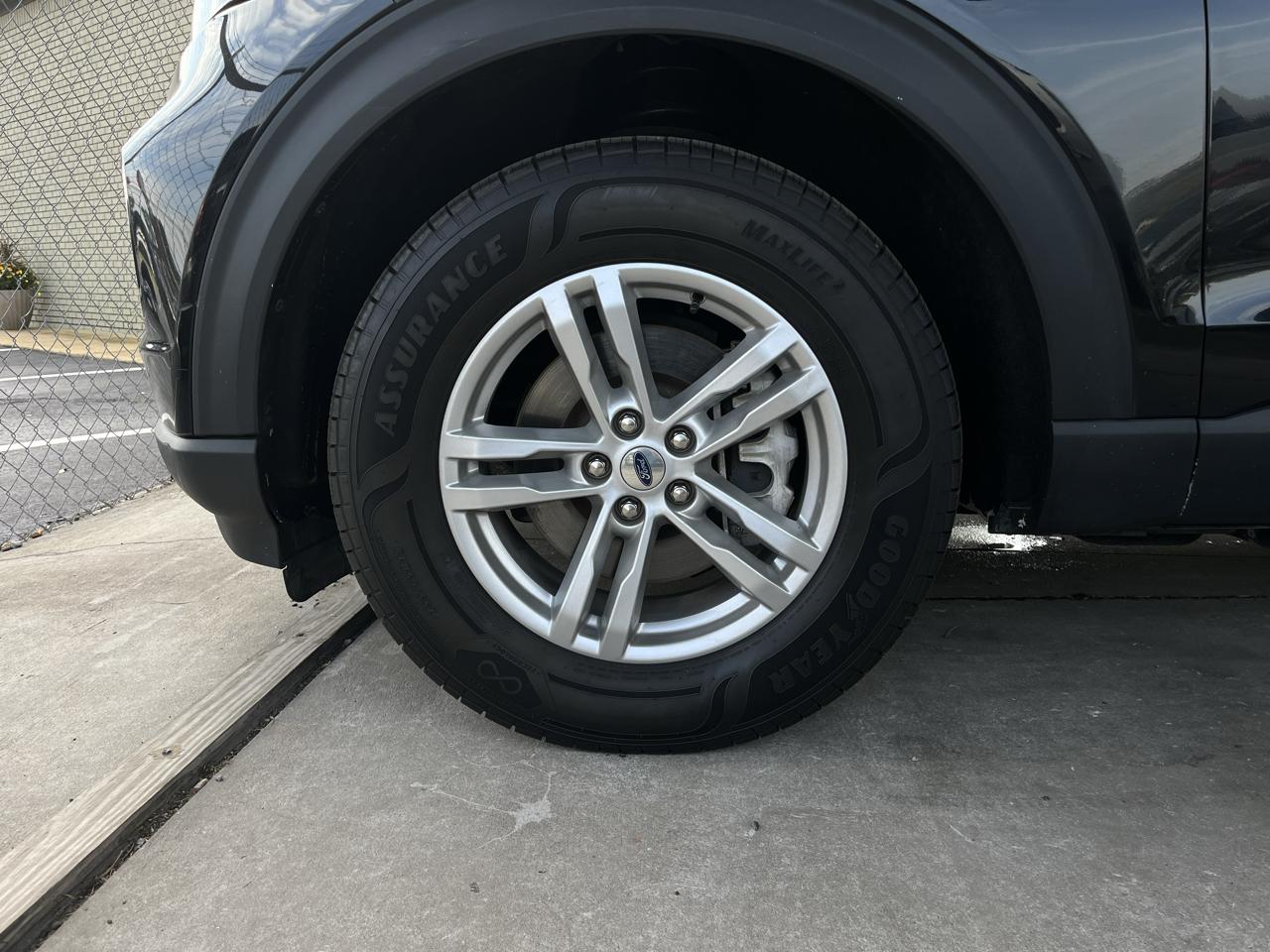 Ford Explorer Base 4WD 2023