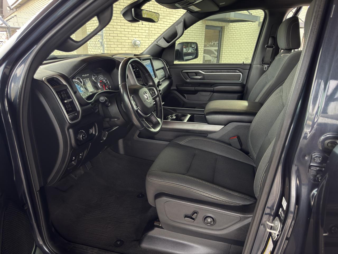 RAM 1500 Big Horn 4x2 Quad Cab 6'4" Box 2021