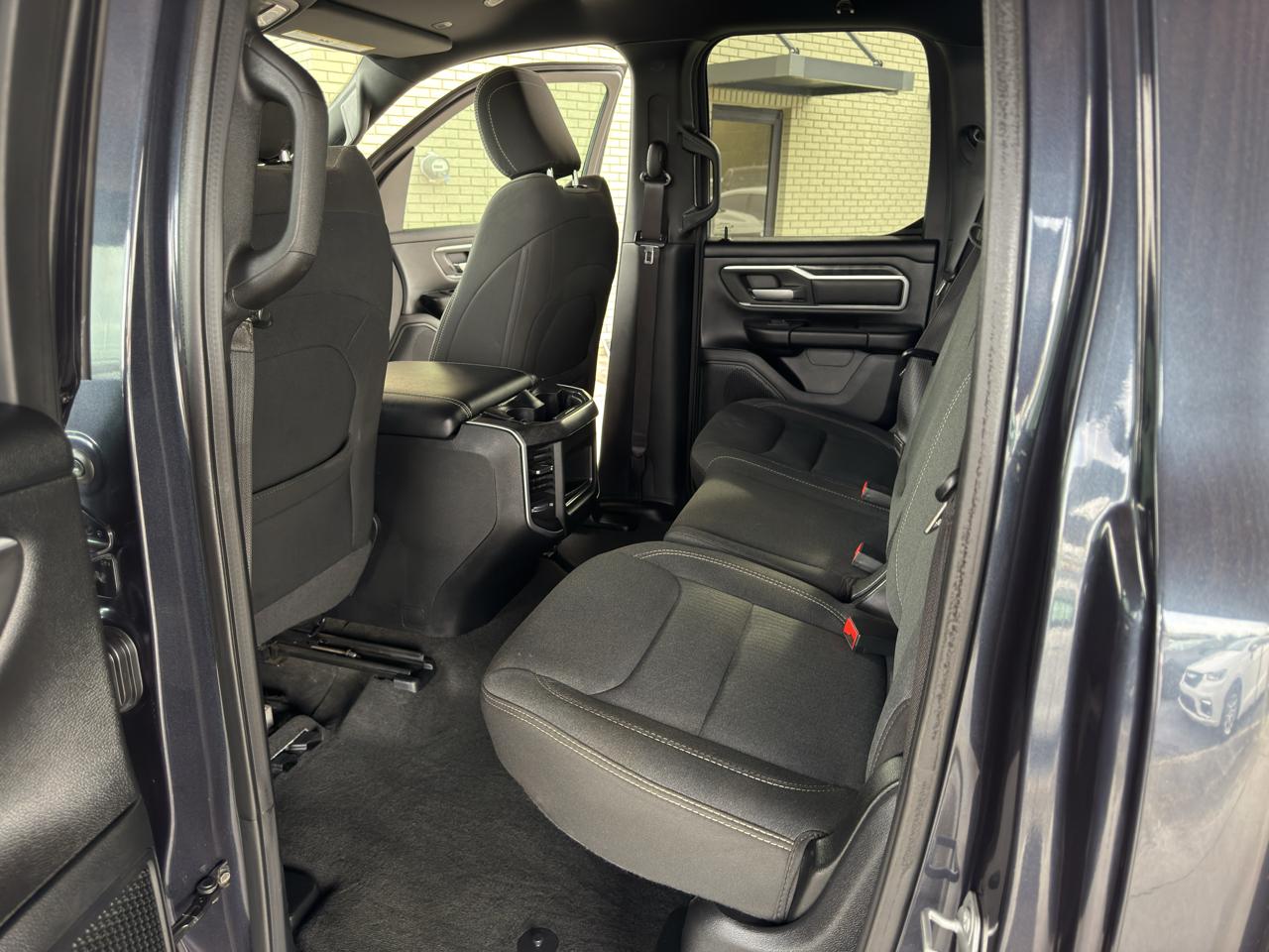 RAM 1500 Big Horn 4x2 Quad Cab 6'4" Box 2021