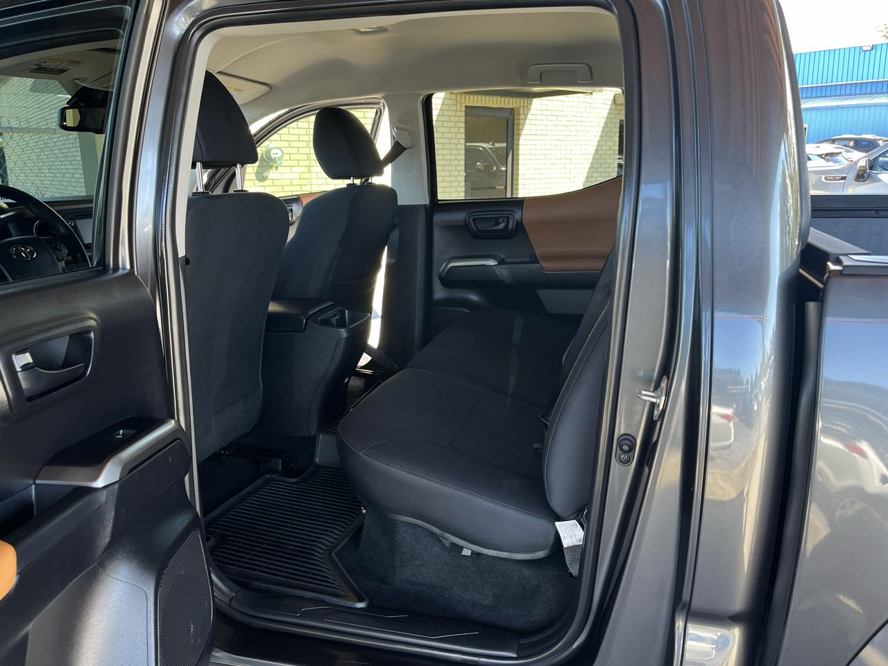 Toyota Tacoma 2WD TRD Off Road Double Cab 5' Bed V6 AT (Natl) 2019