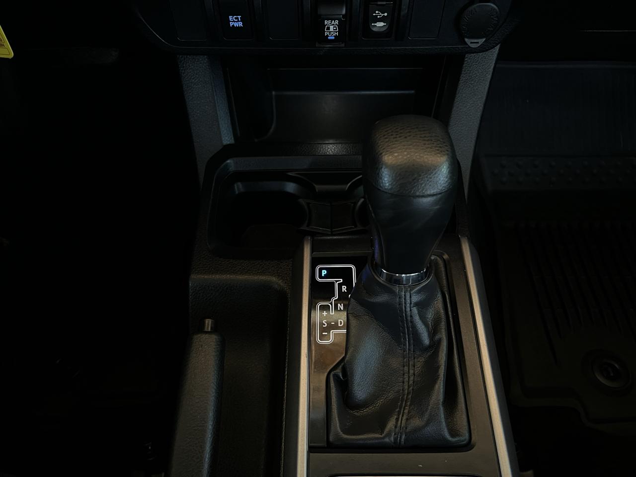 Toyota Tacoma 2WD TRD Off Road Double Cab 5' Bed V6 AT (Natl) 2019