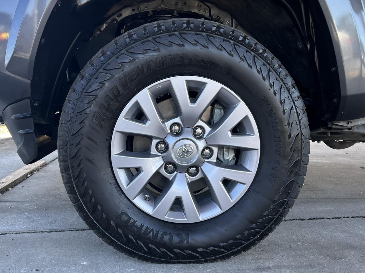 Toyota Tacoma 2WD TRD Off Road Double Cab 5' Bed V6 AT (Natl) 2019