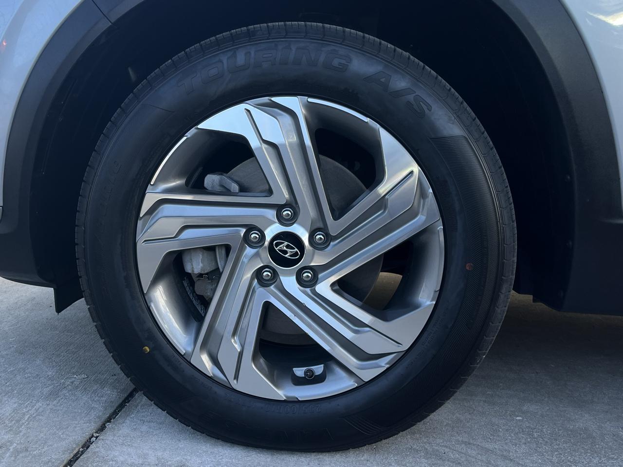 Hyundai Santa Fe SEL FWD 2023