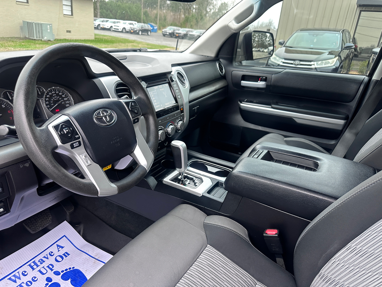 Toyota Tundra 2WD Truck CrewMax 5.7L V8 6-Spd AT SR5 (Natl) 2015