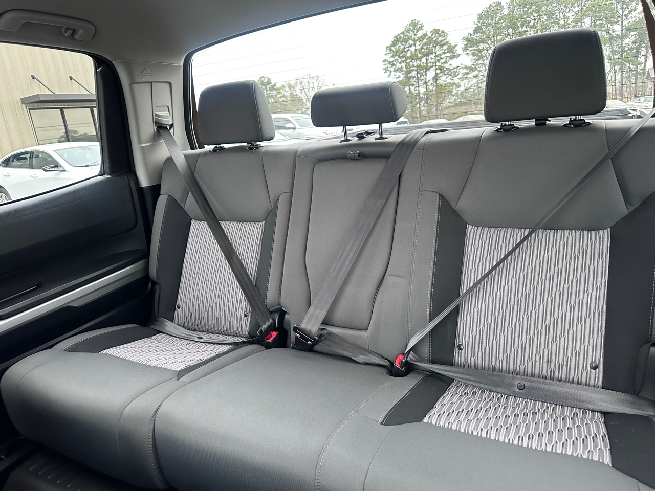 Toyota Tundra 2WD Truck CrewMax 5.7L V8 6-Spd AT SR5 (Natl) 2015