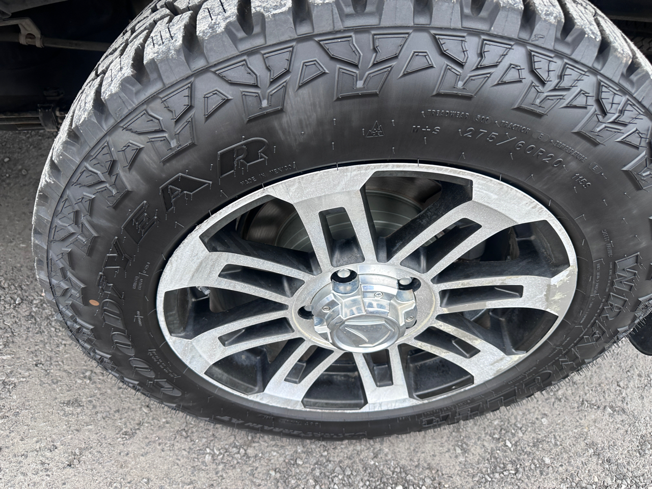 Toyota Tundra 2WD Truck CrewMax 5.7L V8 6-Spd AT SR5 (Natl) 2015