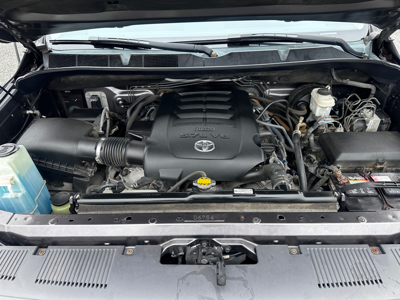 Toyota Tundra 2WD Truck CrewMax 5.7L V8 6-Spd AT SR5 (Natl) 2015