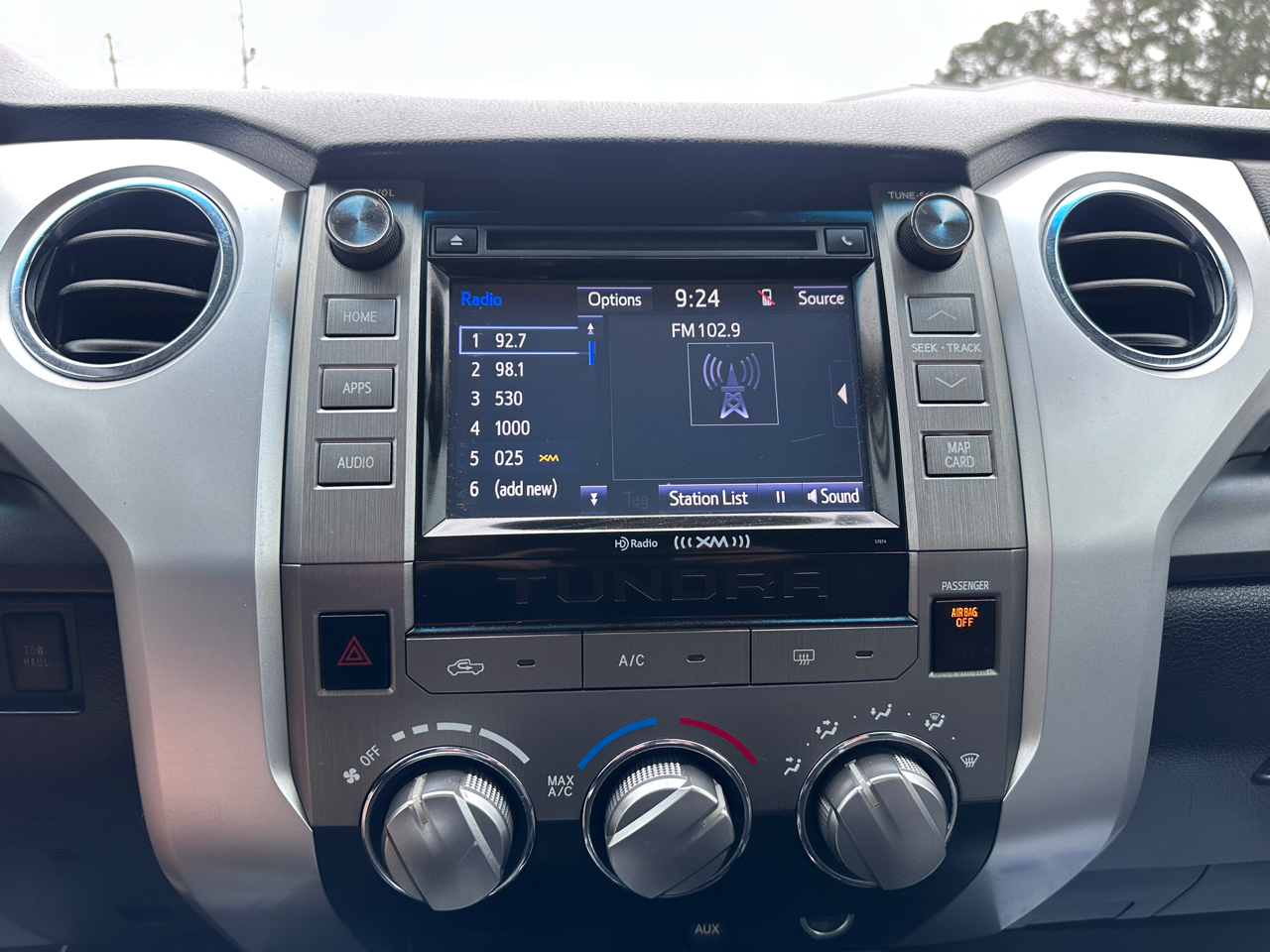 Toyota Tundra 2WD Truck CrewMax 5.7L V8 6-Spd AT SR5 (Natl) 2015