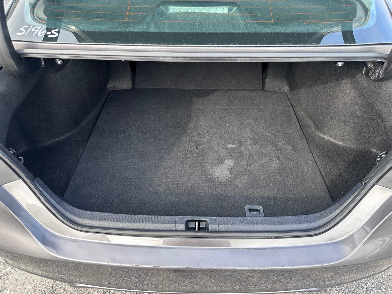 Toyota Camry SE Auto (Natl) 2021