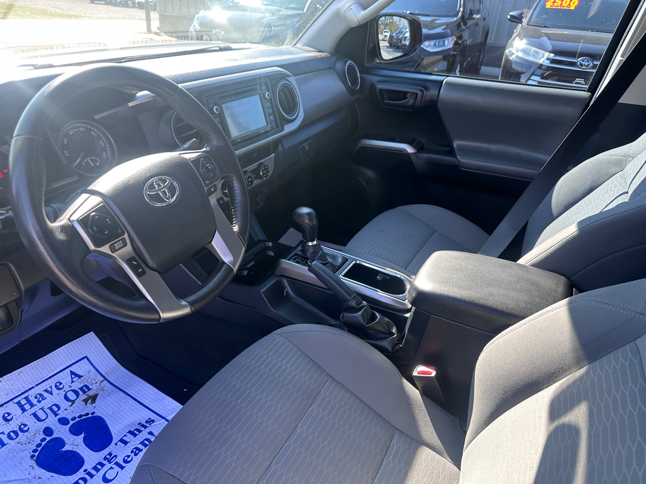 Toyota Tacoma SR5 Double Cab 6' Bed V6 4x2 AT (Natl) 2017