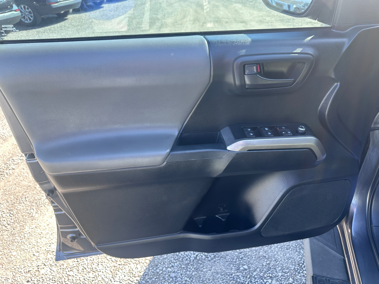 Toyota Tacoma SR5 Double Cab 6' Bed V6 4x2 AT (Natl) 2017