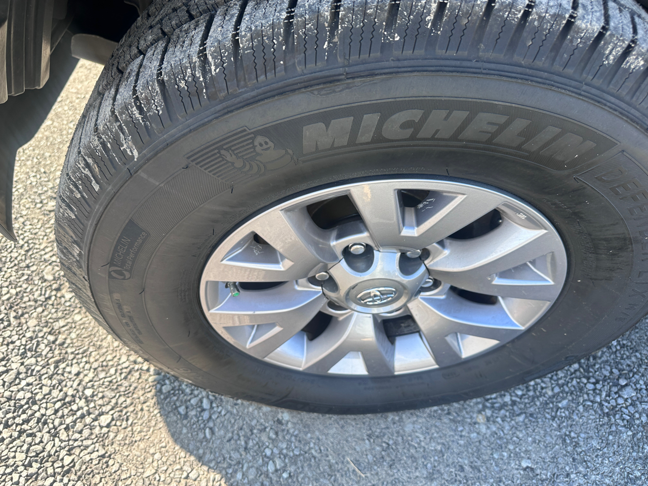 Toyota Tacoma SR5 Double Cab 6' Bed V6 4x2 AT (Natl) 2017