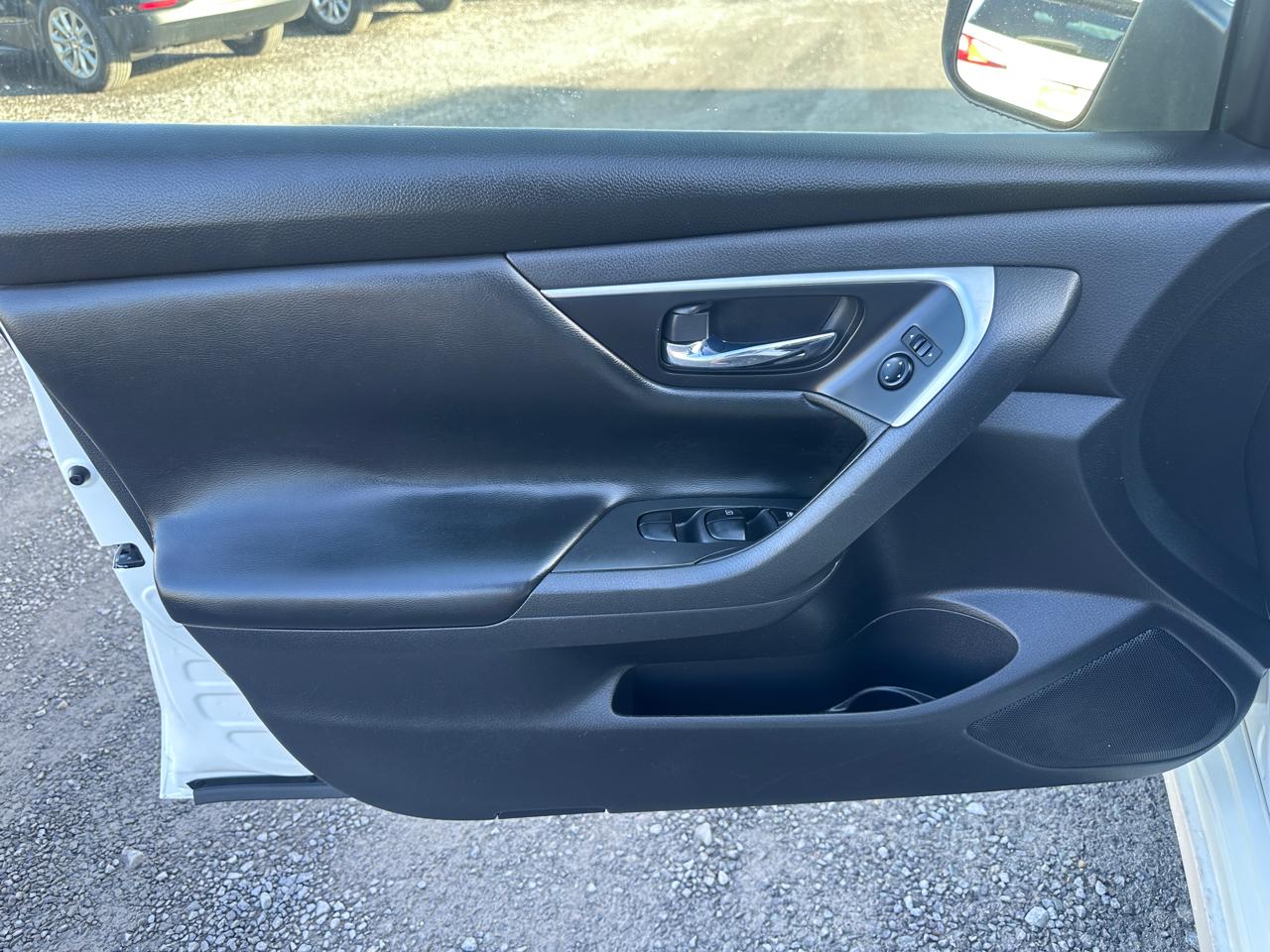 Nissan Altima 2.5 SR Sedan 2017