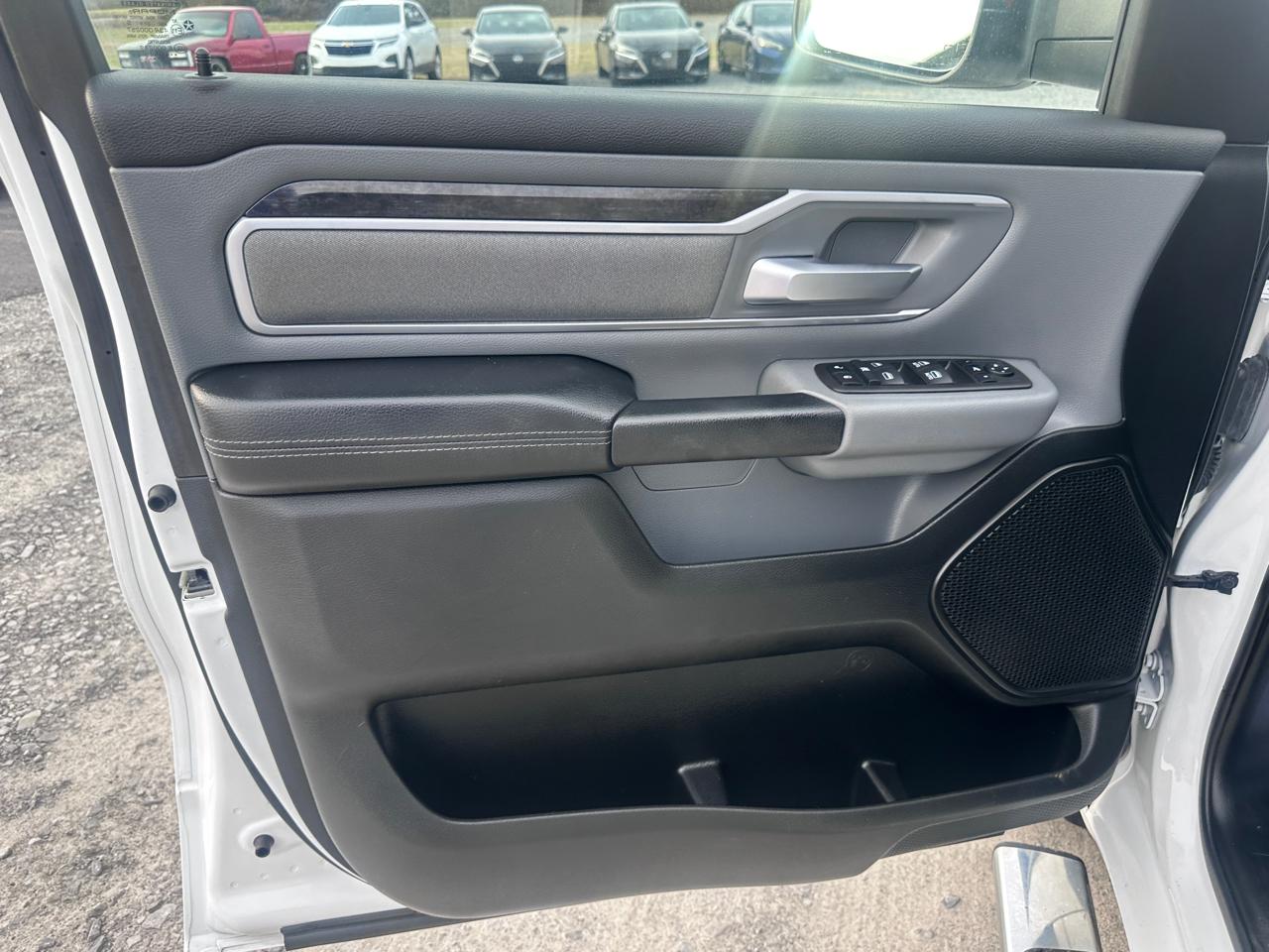 RAM 1500 Lone Star 4x4 Crew Cab 5'7" Box 2023