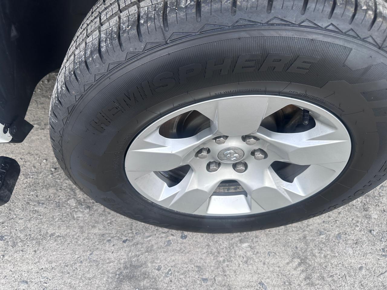 RAM 1500 Lone Star 4x4 Crew Cab 5'7" Box 2023