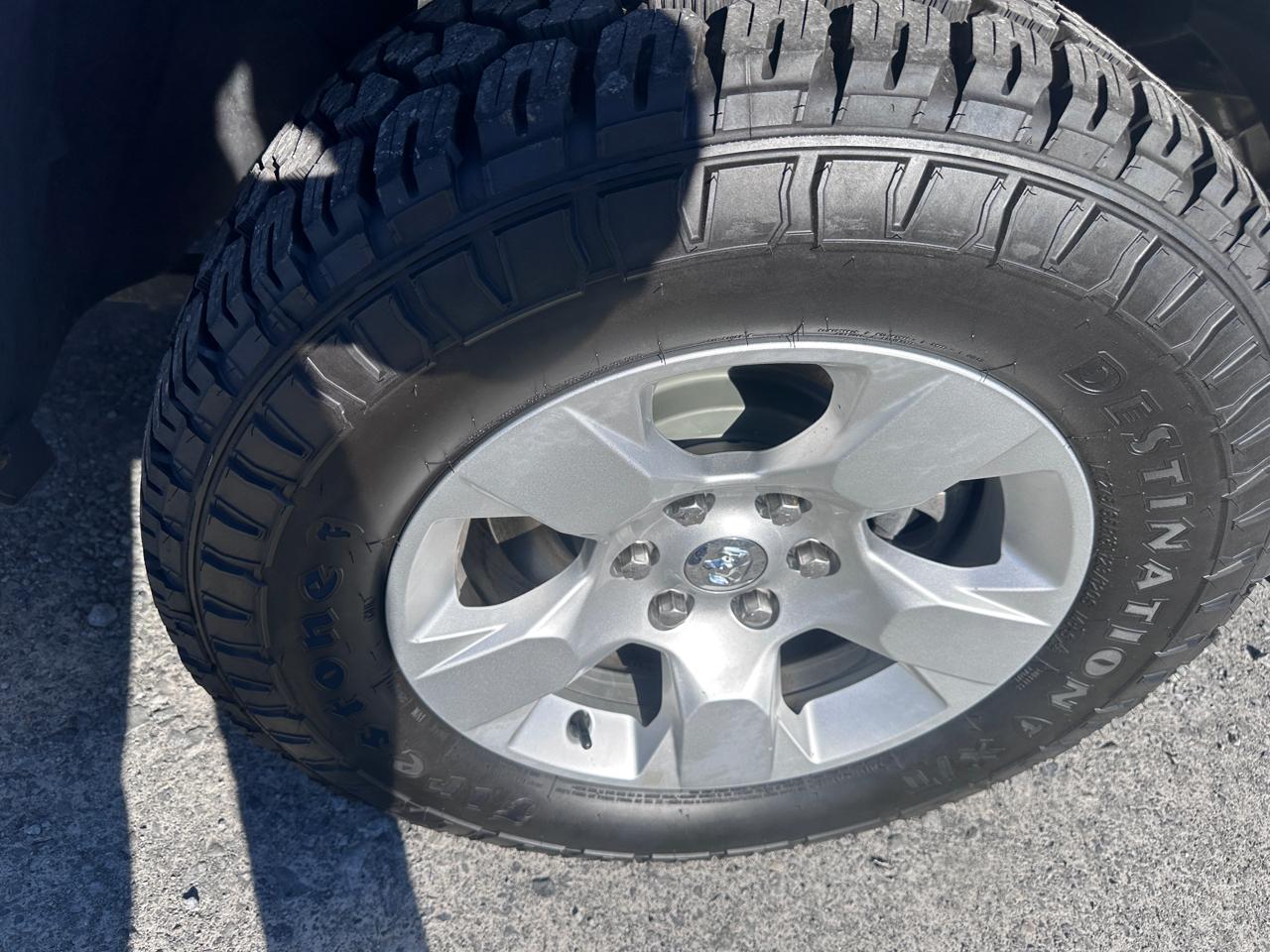 RAM 1500 Lone Star 4x4 Crew Cab 5'7" Box 2023