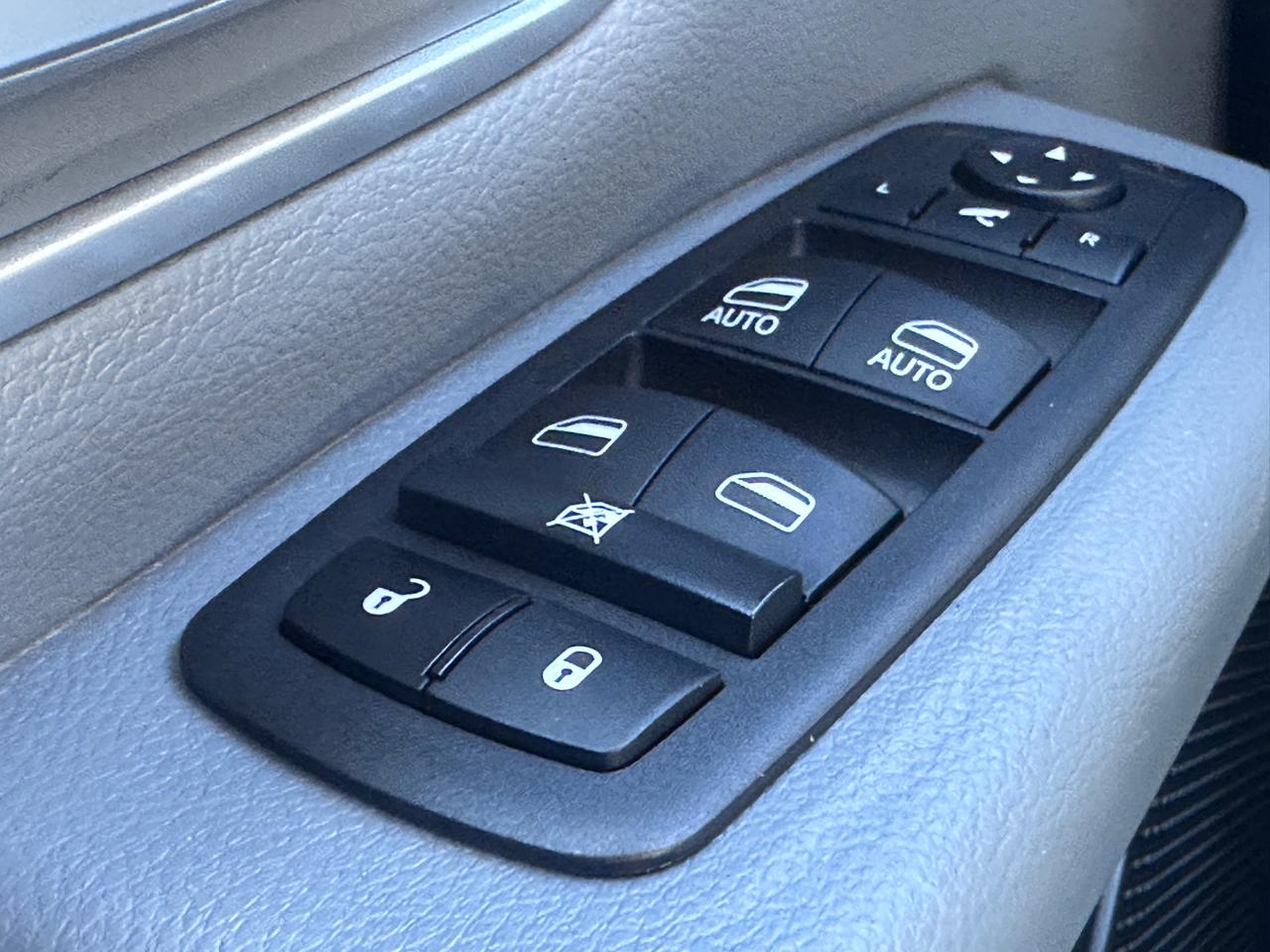 RAM 1500 Lone Star 4x4 Crew Cab 5'7" Box 2023