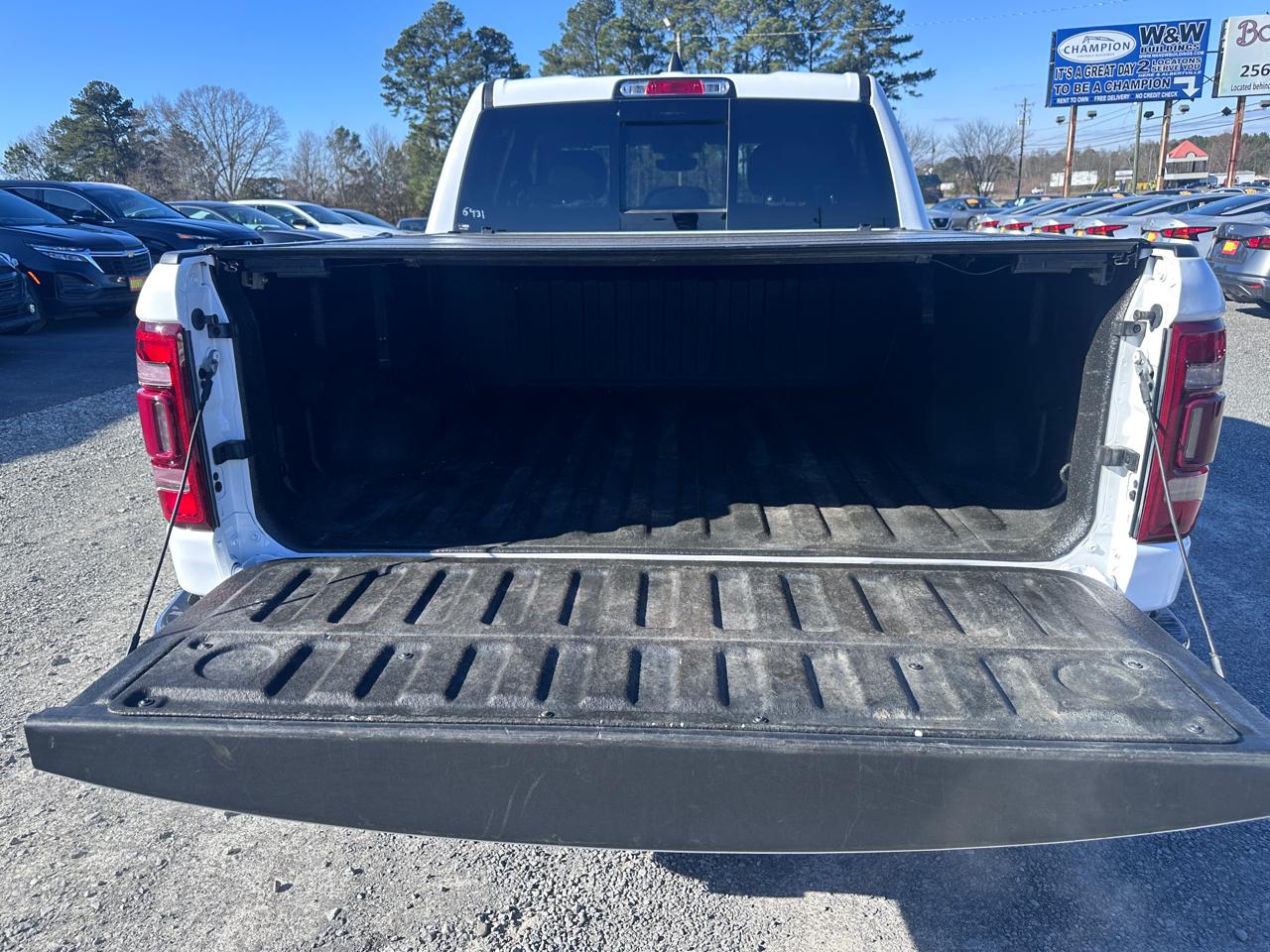 RAM 1500 Lone Star 4x4 Crew Cab 5'7" Box 2023