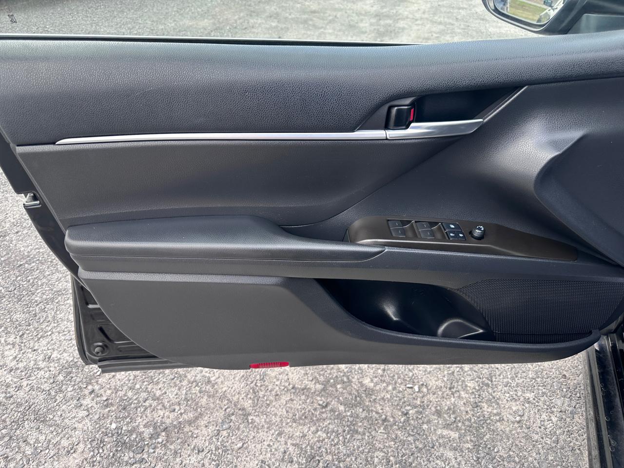 Toyota Camry SE Nightshade Auto (Natl) 2021