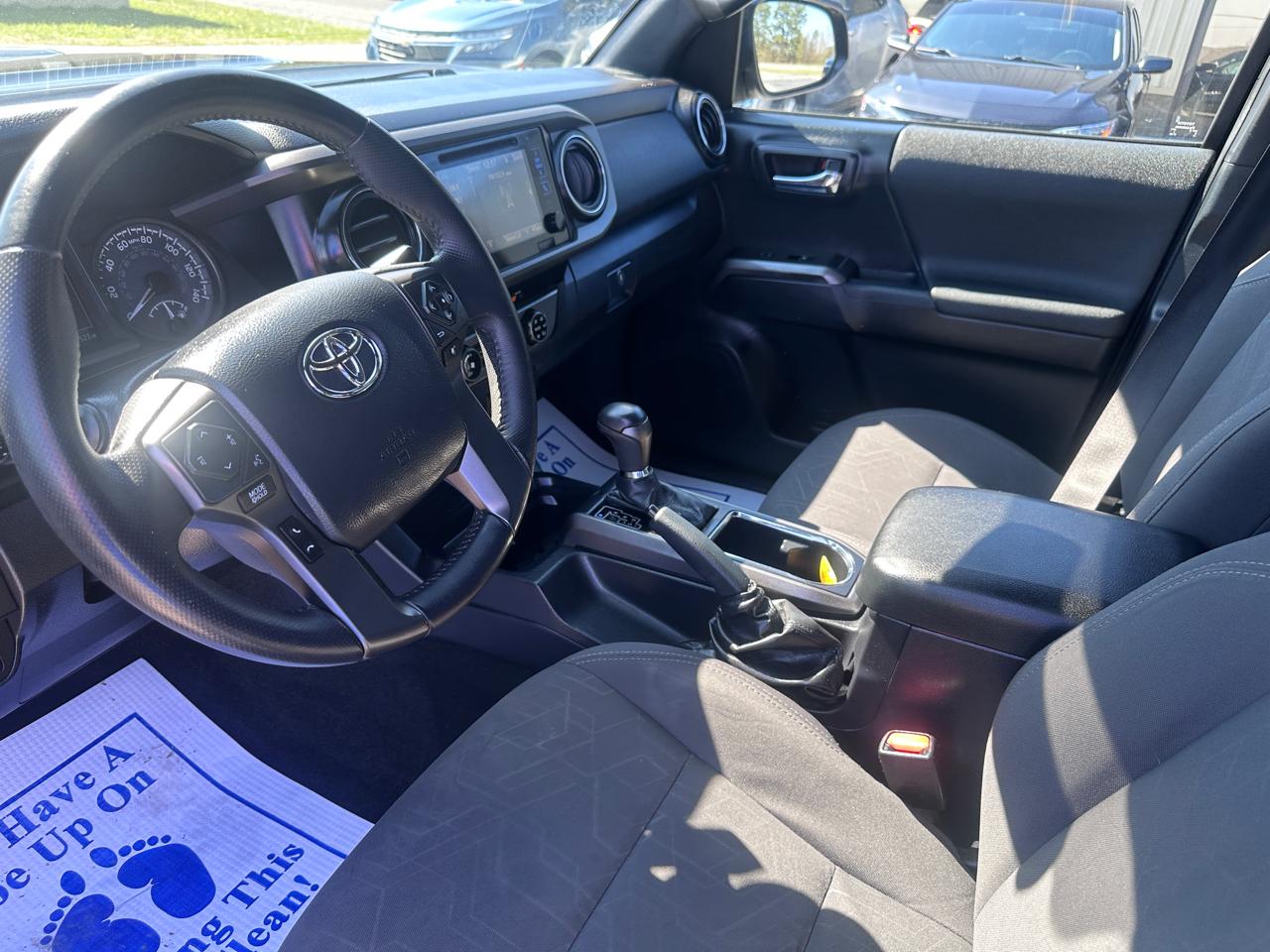 Toyota Tacoma SR5 Double Cab 5' Bed V6 4x2 AT (Natl) 2017