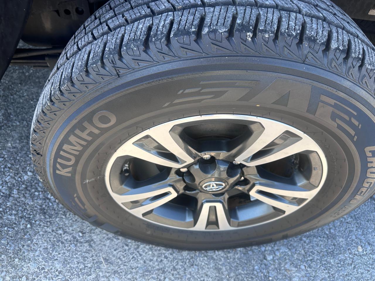 Toyota Tacoma SR5 Double Cab 5' Bed V6 4x2 AT (Natl) 2017