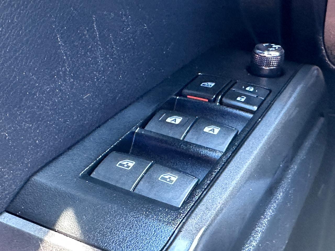 Toyota Tacoma SR5 Double Cab 5' Bed V6 4x2 AT (Natl) 2017