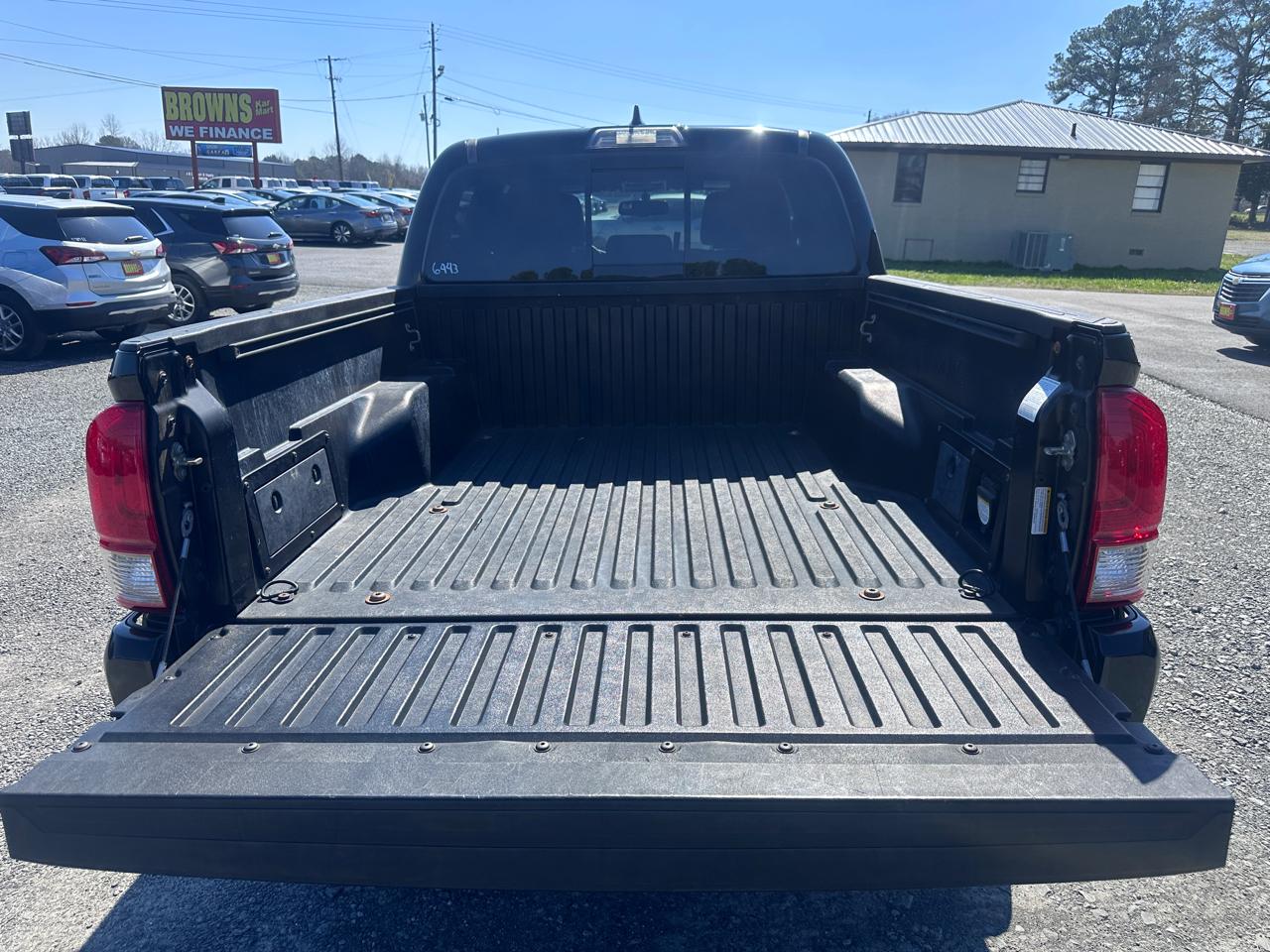 Toyota Tacoma SR5 Double Cab 5' Bed V6 4x2 AT (Natl) 2017