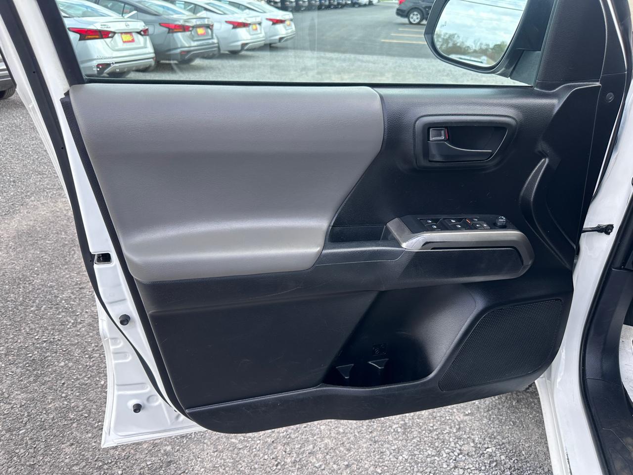 Toyota Tacoma 2WD SR5 Double Cab 5' Bed V6 AT (Natl) 2022