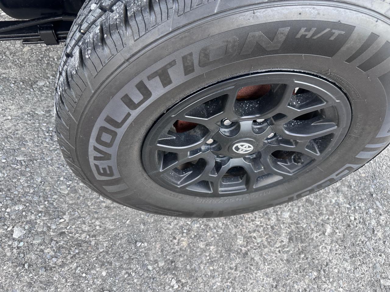 Toyota Tacoma 2WD SR5 Double Cab 5' Bed V6 AT (Natl) 2022