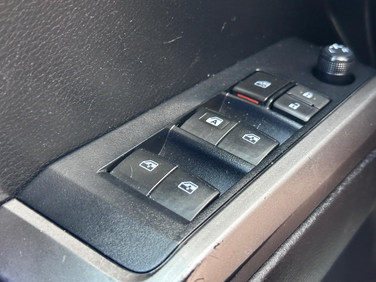 Toyota Tacoma 2WD SR5 Double Cab 5' Bed V6 AT (Natl) 2022