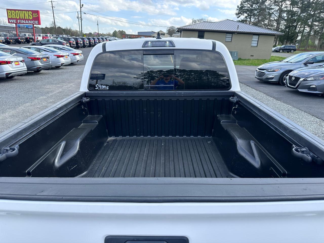 Toyota Tacoma 2WD SR5 Double Cab 5' Bed V6 AT (Natl) 2022