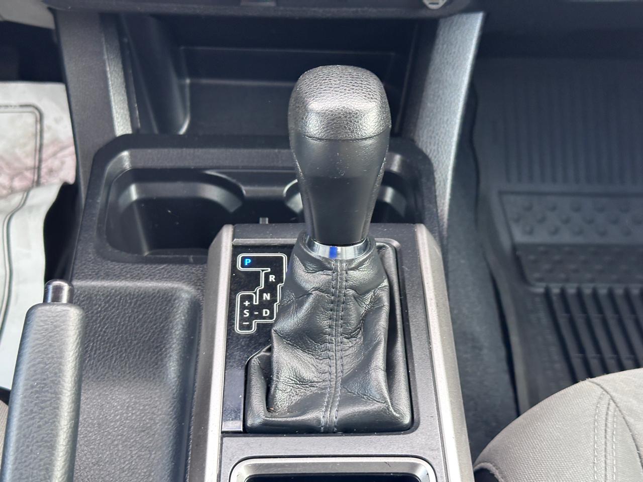 Toyota Tacoma 2WD SR5 Double Cab 5' Bed V6 AT (Natl) 2022