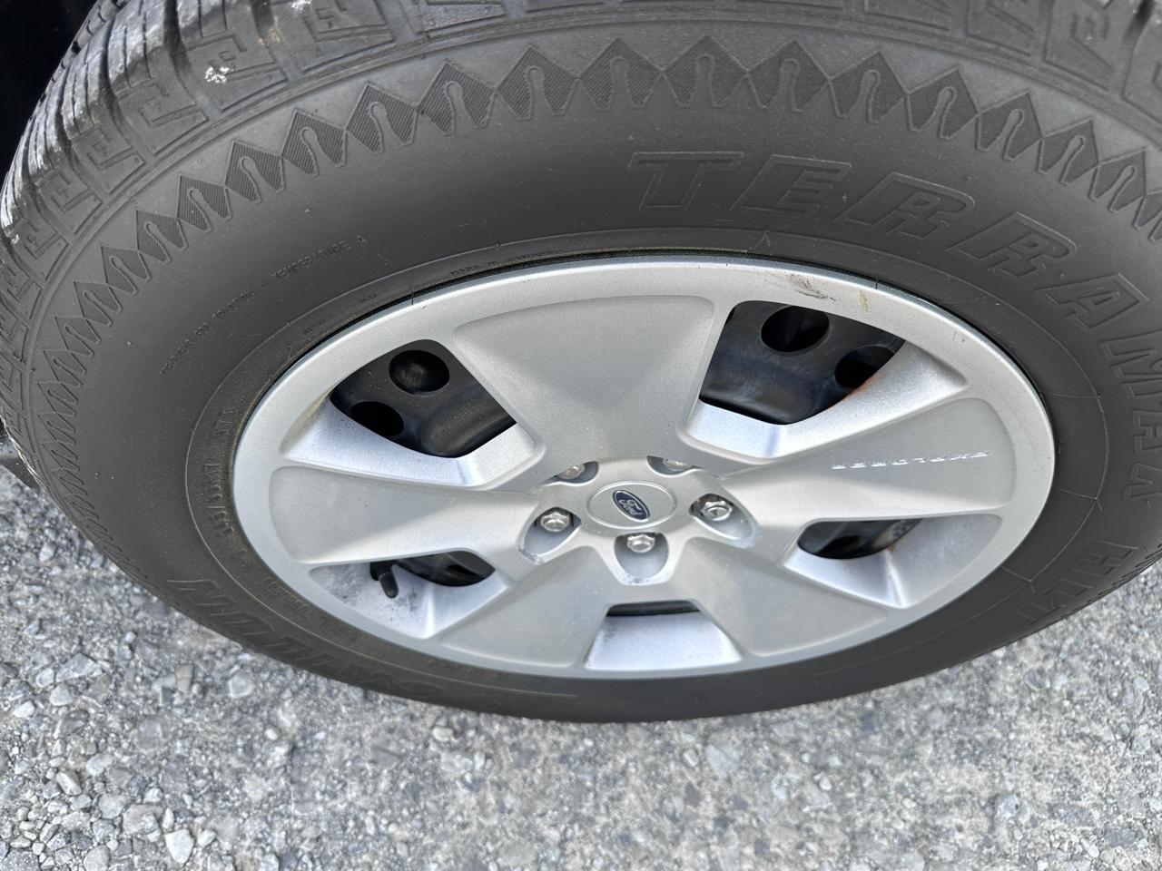 Ford Explorer FWD 4dr Base 2014