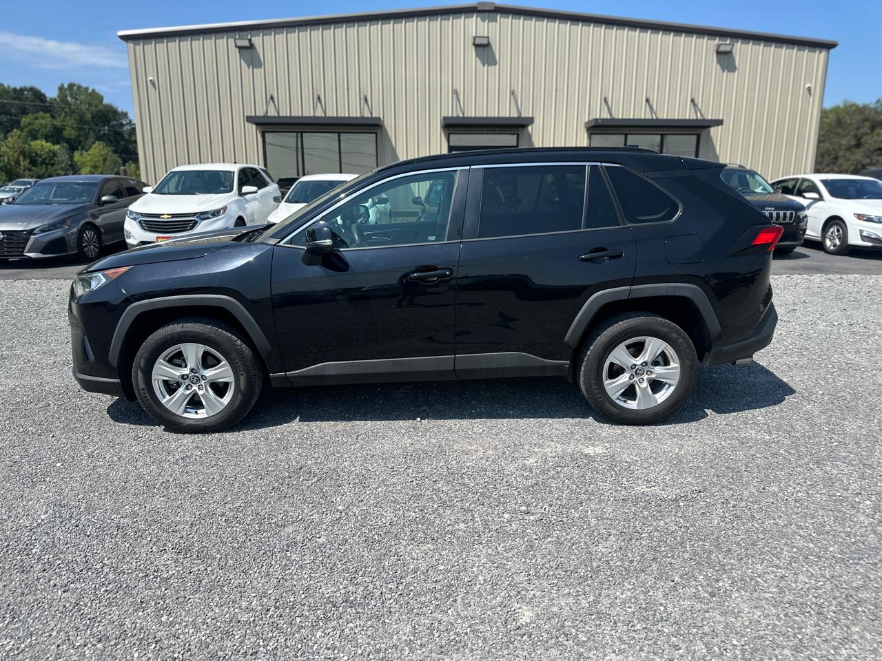 Toyota RAV4 XLE FWD (Natl) 2021