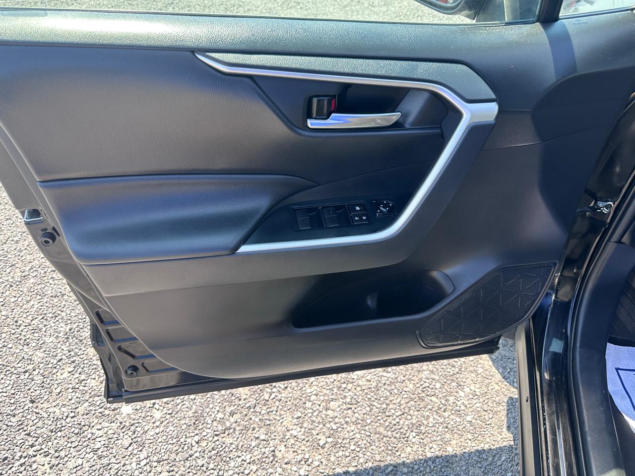 Toyota RAV4 XLE FWD (Natl) 2021