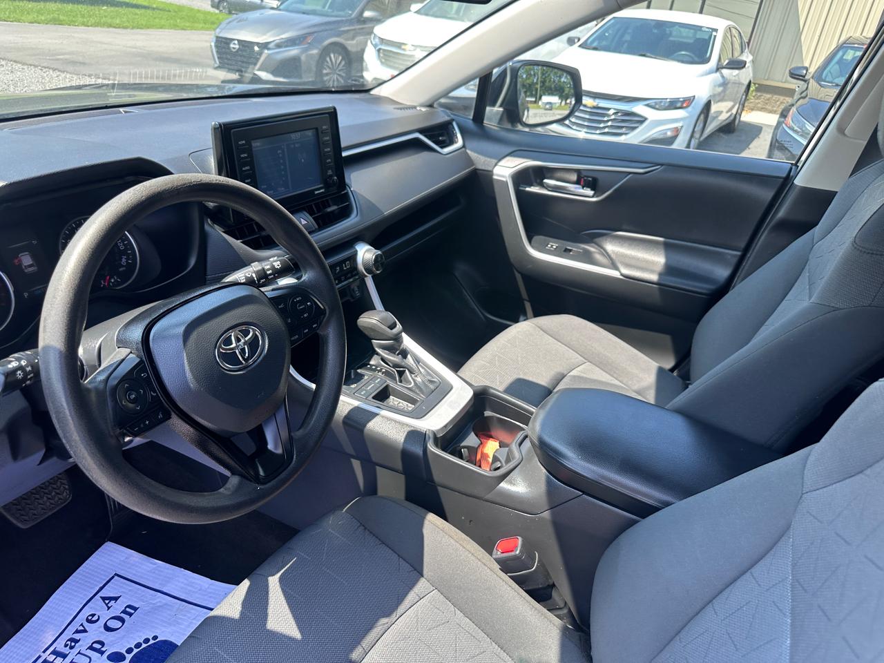 Toyota RAV4 XLE FWD (Natl) 2021