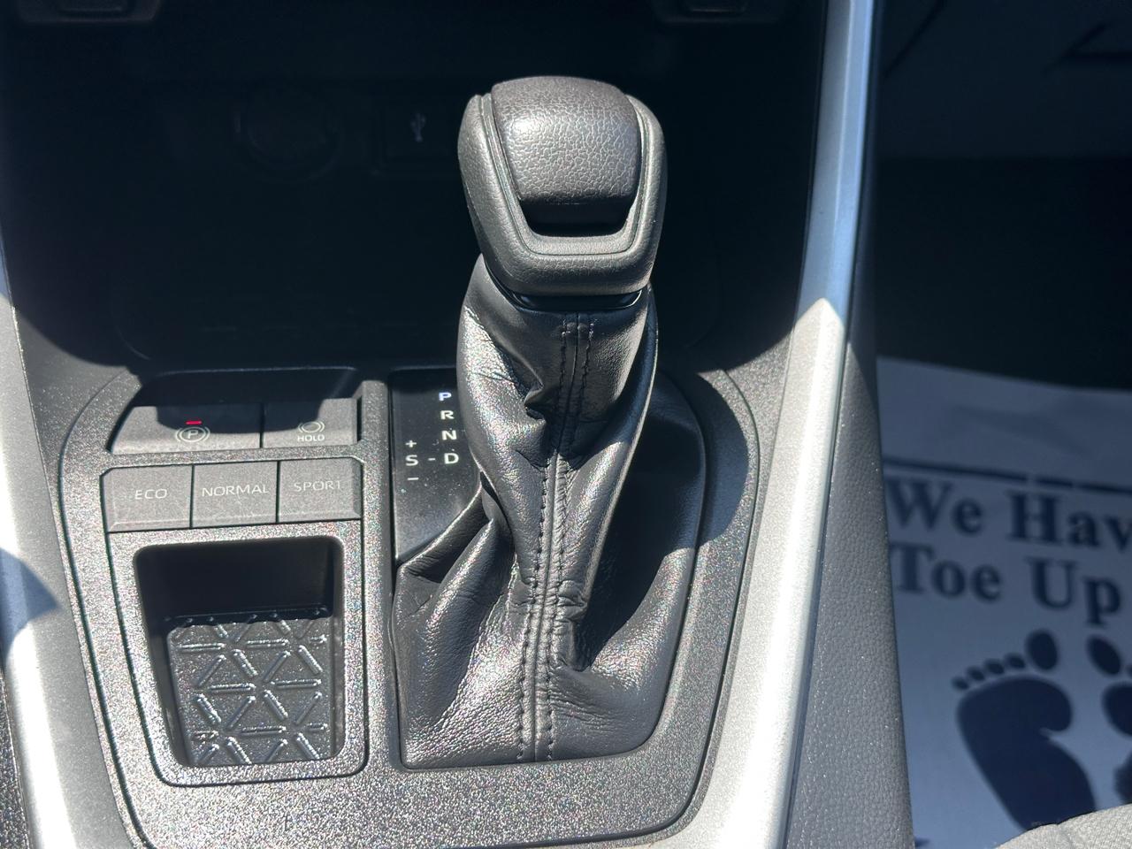 Toyota RAV4 XLE FWD (Natl) 2021