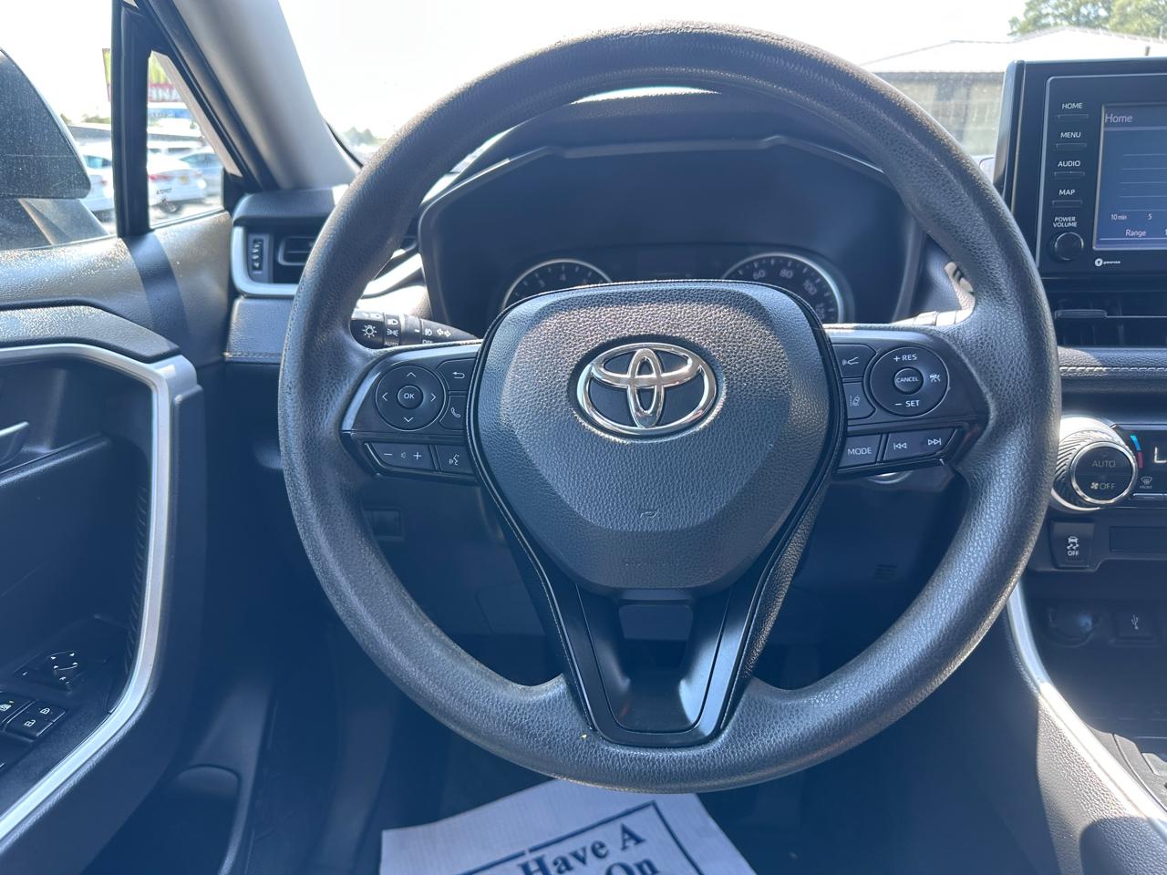 Toyota RAV4 XLE FWD (Natl) 2021