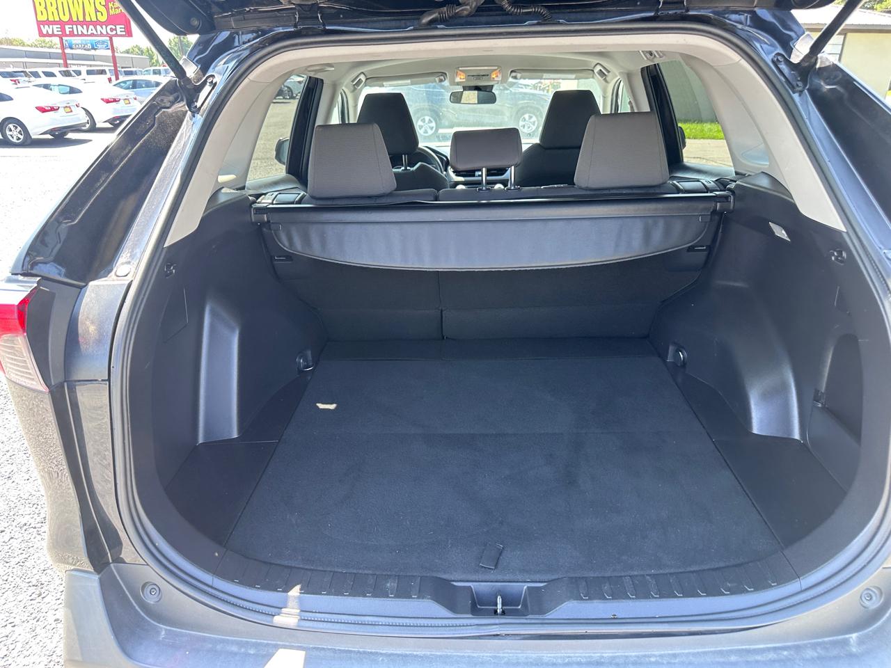 Toyota RAV4 XLE FWD (Natl) 2021
