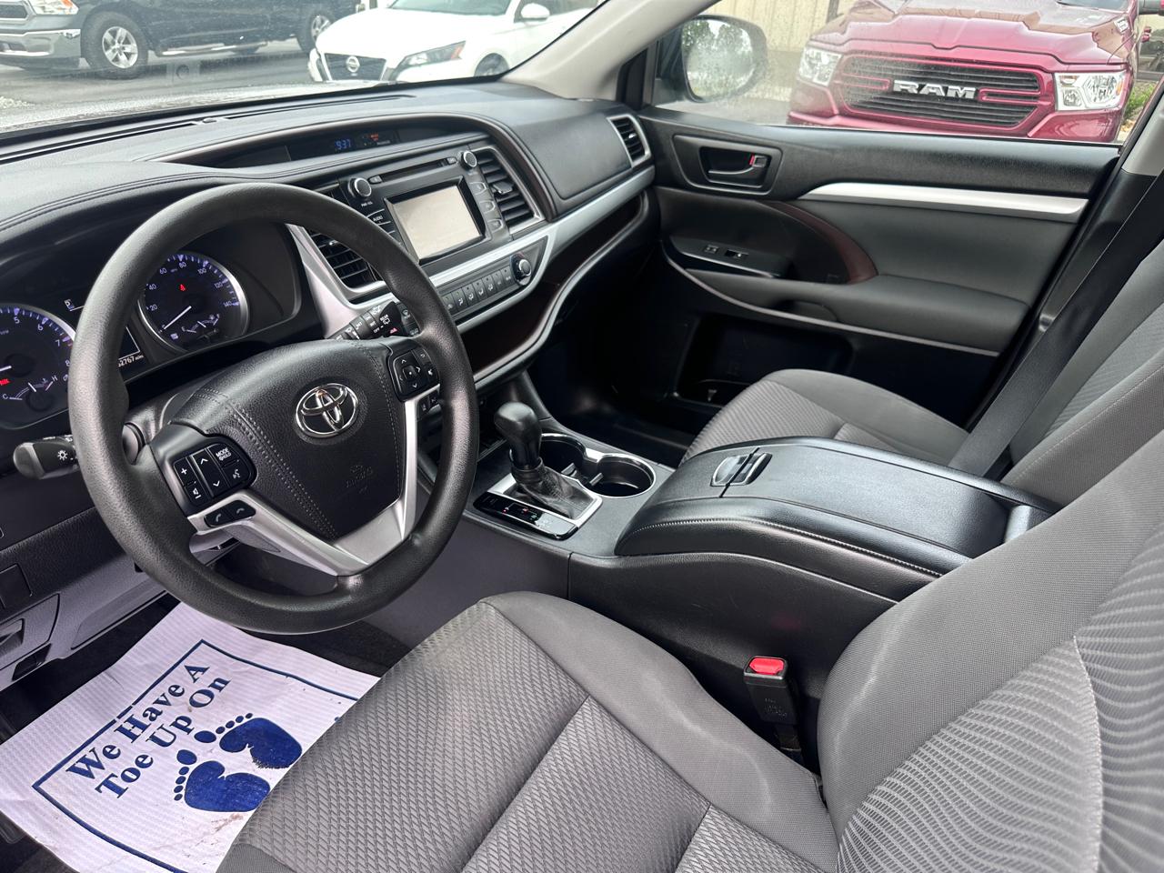 Toyota Highlander LE V6 FWD (Natl) 2018
